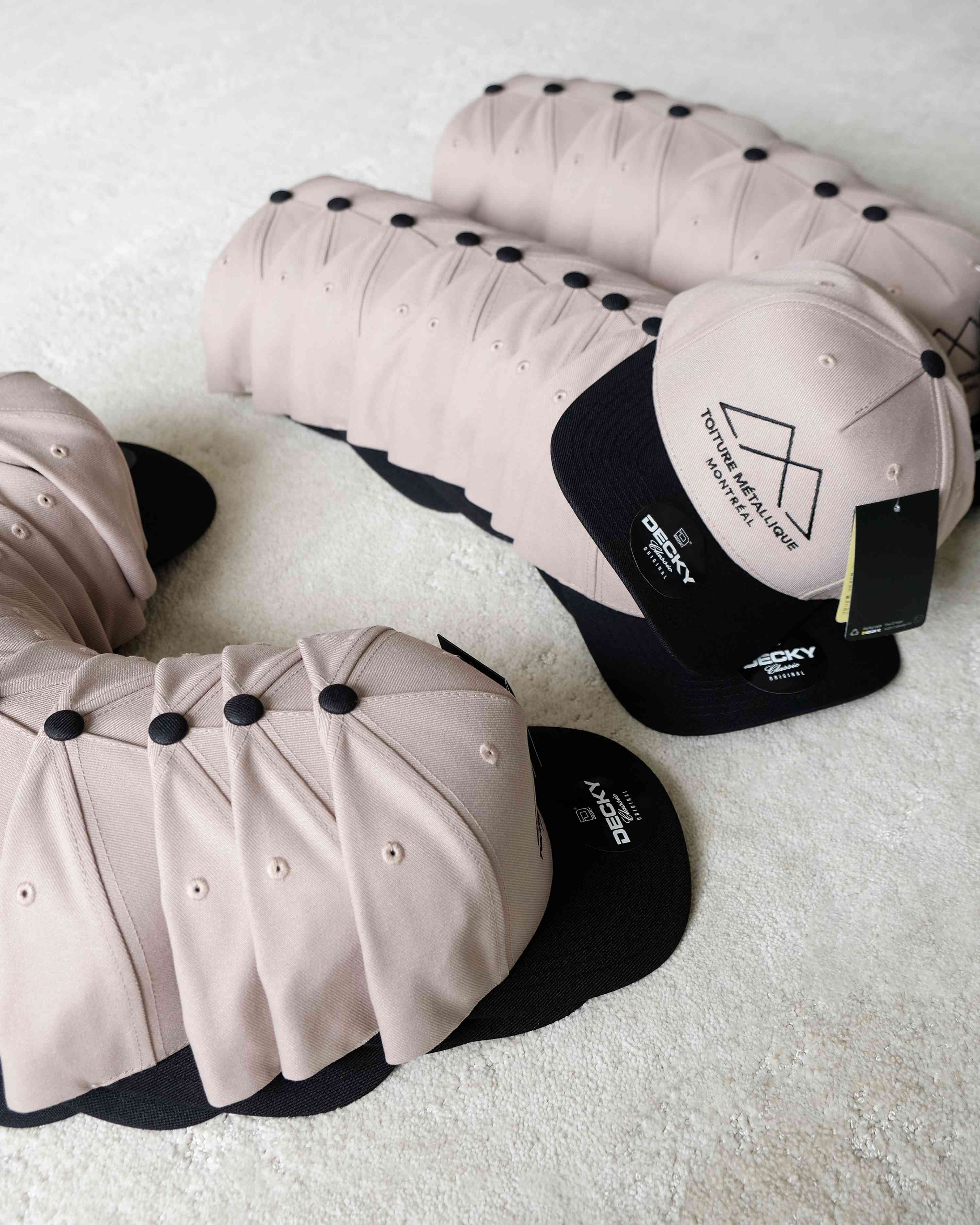 Toiture Métallique Montréal – Casquettes — Broderie sur Casquettes, Montréal