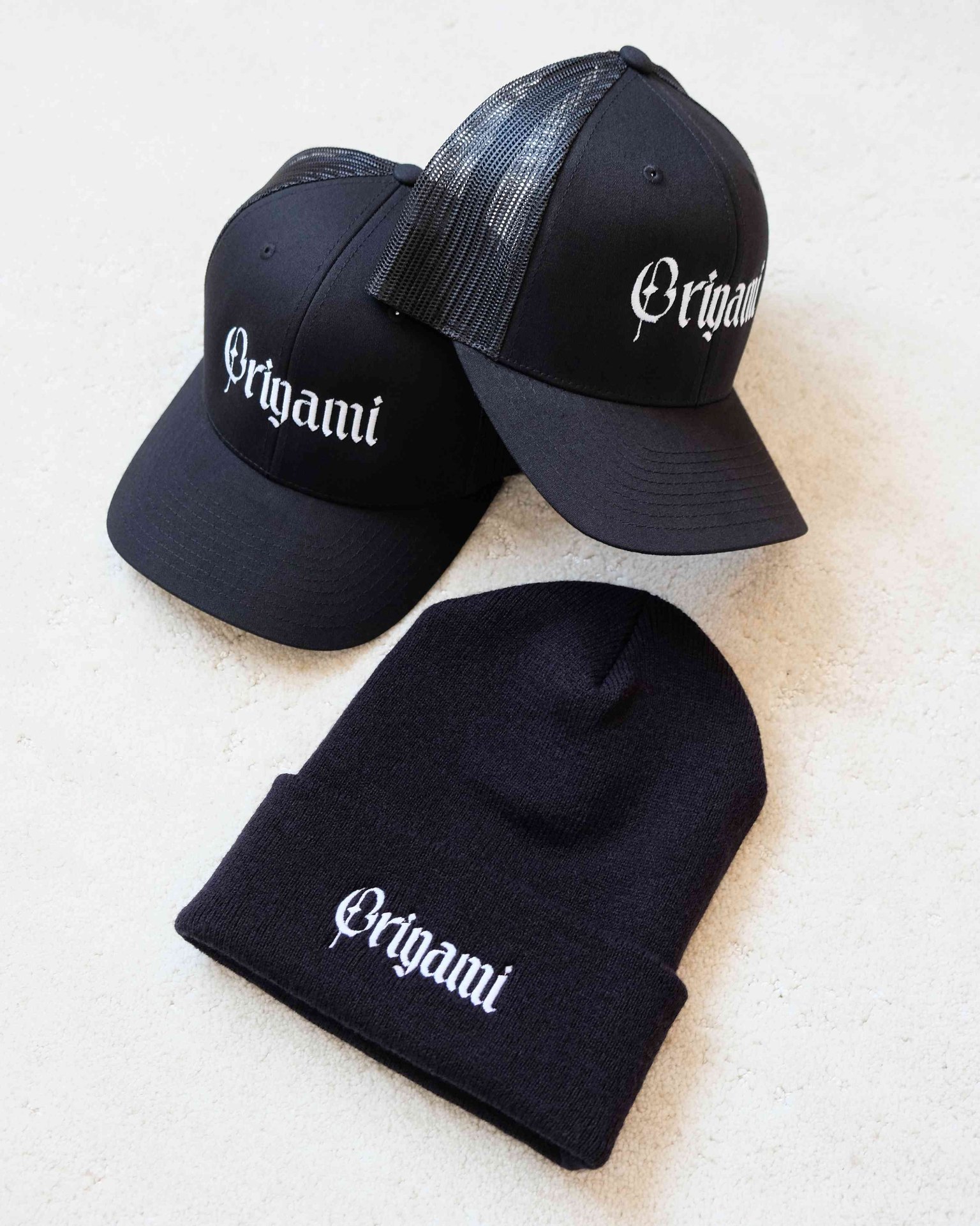 Broderie Origami sur casquettes et tuque