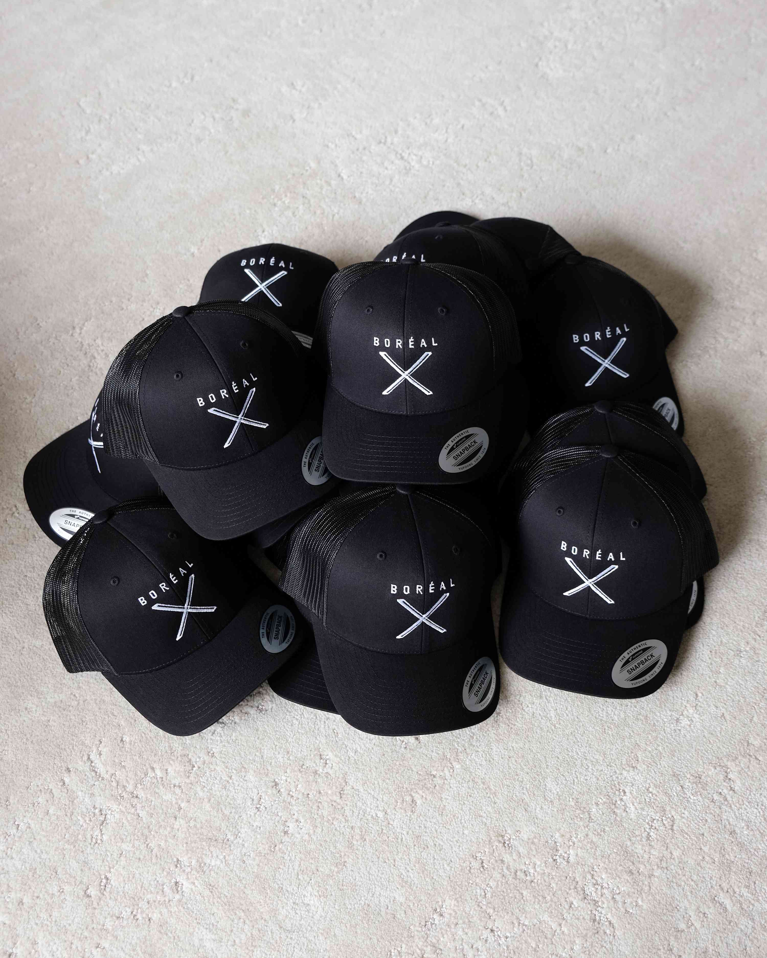 Boréal X – Casquettes — Broderie, détail 4
